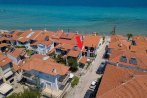 House in Polihrono with 2 bdrms 40mtrs from beach